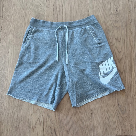 Nike - Grey sweat shorts - Size Medium - Picture 1 of 7